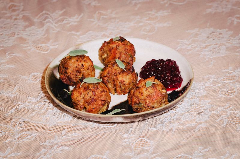 Vegan Sage, Onion &amp; Apple Stuffing Balls (Quick and Easy Holiday Side Dish) | Juicy Marbles
    
    
    
      &ndash; Juicy Marbles EU